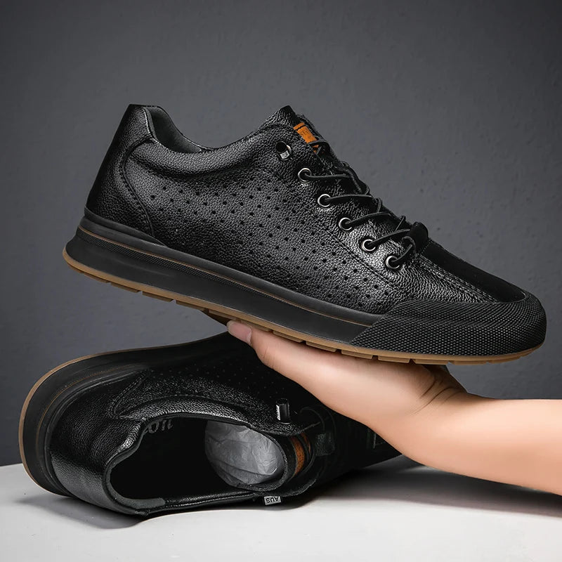 Men's Casual Breathable Flat Shoe Perforated Lightweight And Comfortable Daily Walking Shoe Classic Outdoor Low-Top Driving Shoe